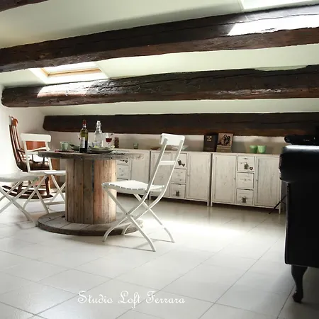 Loft Centro Storico Vista Castello דירה פררה